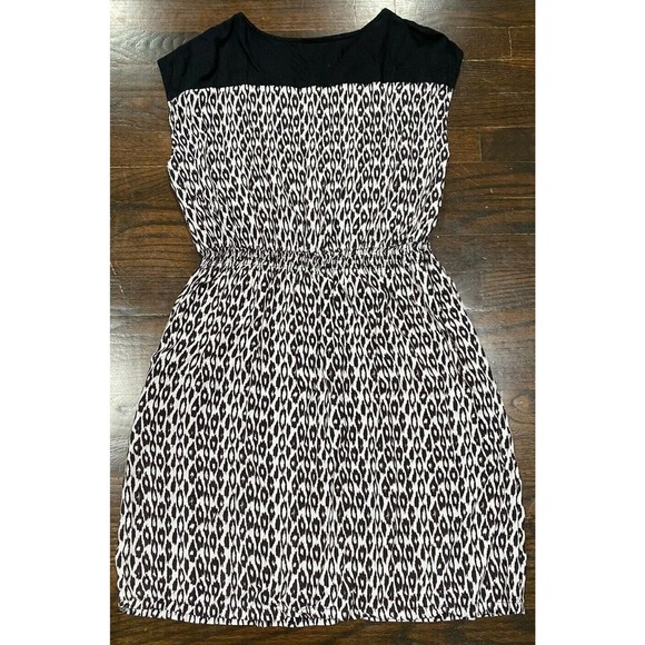 Nostalgia Animal Print Dress Women's Size S Pockets Beaded & Embroidered Neck - Picture 10 of 10